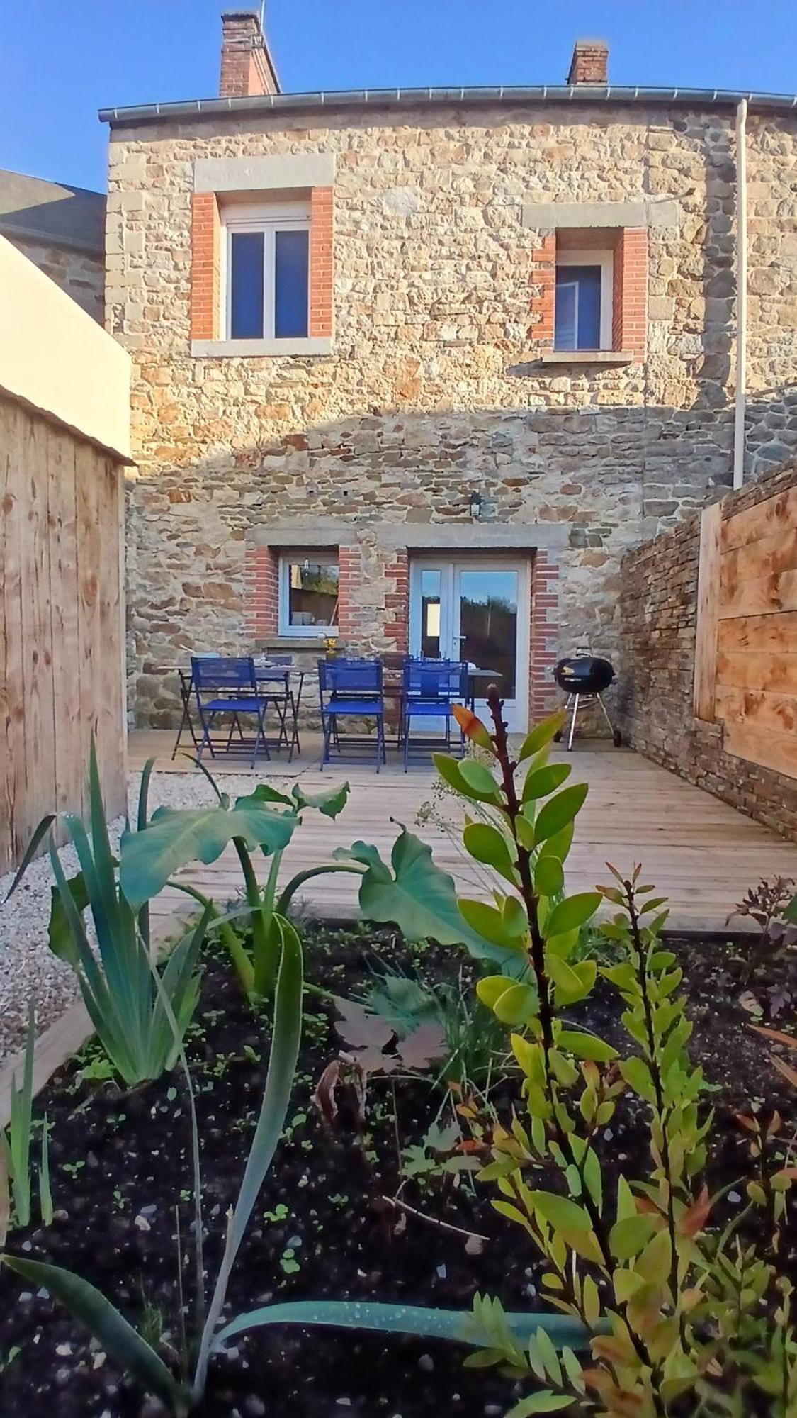 Au Bout Du Mont Vila Pontorson Exterior foto